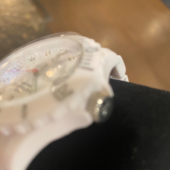 White Toy Watch branch - Picture 3 of 7